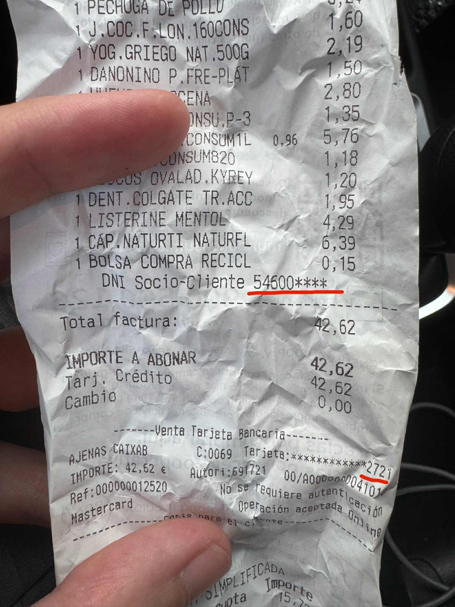 Recibo con datos personales encontrado